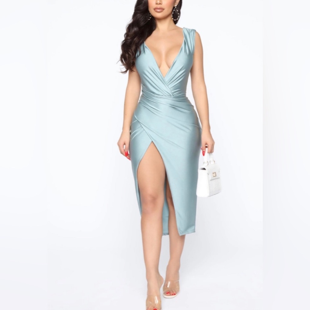 Fashion nova every occasion
midi dress Sz XS